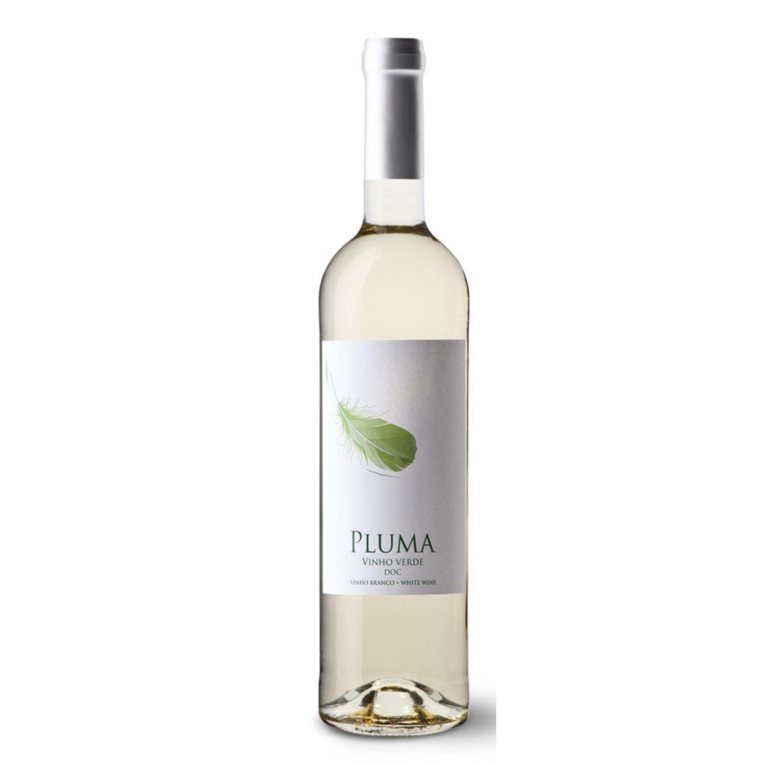 Вино португалия. Виньо Верде Португалия белое. Виньо Верде вино. Вино Vinho Verde Португалия. Плюма Виньо Верде.